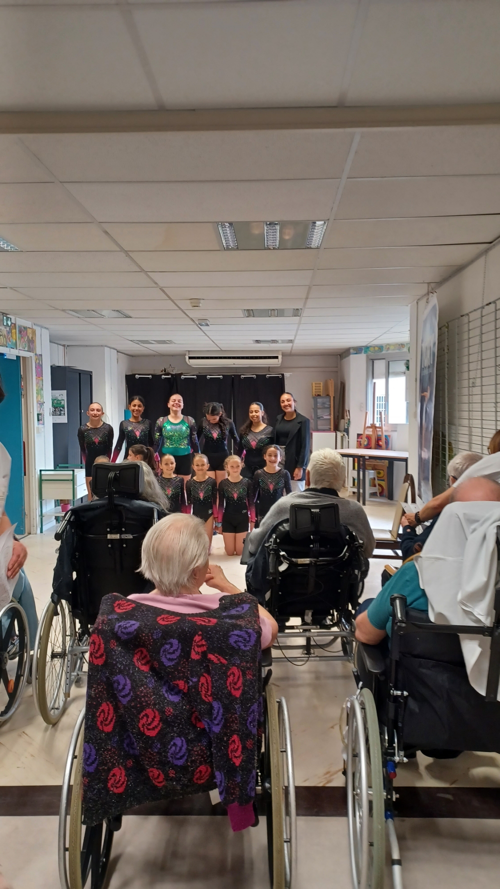 vmeh03 Jeunes Gymnastes au Centre Hospitalier de Vichy